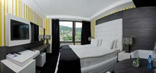 Отель Grand Hotel Shumen Шумен Представительский двухместный номер с 1 кроватью и балконом-4